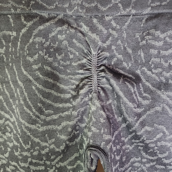 Gymshark Black Animal Print Seamless Adapt Shorts Size Small - Picture 4 of 7